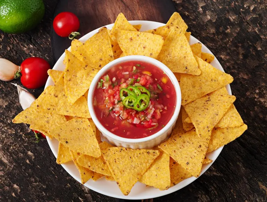 Hausgemachte Nachos mit Salsa